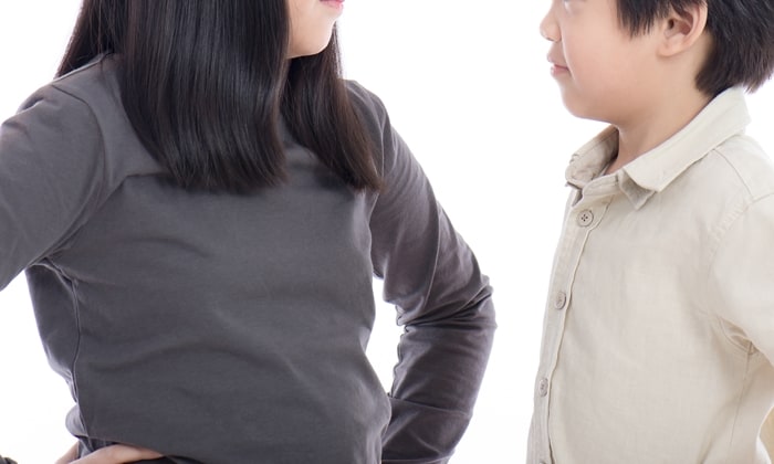 เมื่อลูกเกิด ความขัดแย้ง คุณพ่อคุณแม่ควรให้คำแนะนำอย่างไร