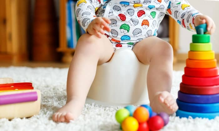 ฝึกลูกขับถ่ายแบบผู้ใหญ่ ควรทำอย่างไร และควรเริ่มฝึกตอนไหน