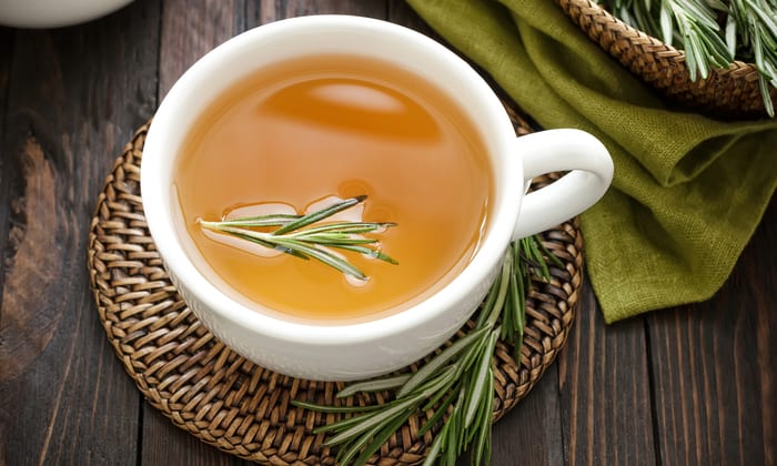 ชาโรสแมรี่ เครื่องดื่มจากสมุนไพร ที่อาจช่วยบำรุงสุขภาพภายใน