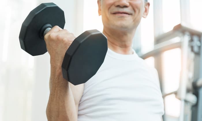 ใครว่าผู้สูงอายุ เล่นกล้ามไม่ได้ รวม 5 ท่าฝึกกล้ามเนื้อ ที่ปลอดภัย สำหรับผู้สูงอายุ