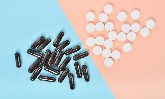 ยาแคปซูล VS ยาเม็ด มีข้อดีและข้อเสียแตกต่างกันอย่างไร 