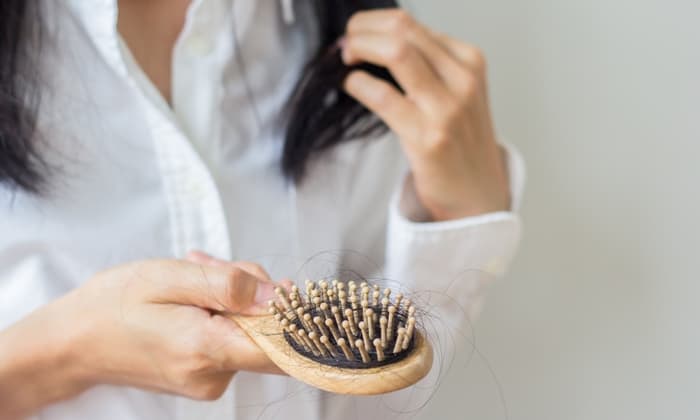 วิธีลดผมร่วง ง่าย ๆ แบบปลอดภัย ด้วยตัวเอง