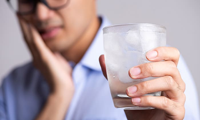 รู้สึกเสียวฟัน กวนใจแทบแย่ จะมีวิธีแก้ไขอย่างไรได้บ้าง