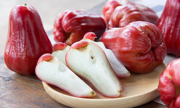 ชมพู่ ผลไม้ฉ่ำน้ำ รูปทรงแปลกตา กับประโยชน์สุขภาพที่คุณอาจไม่เคยรู้