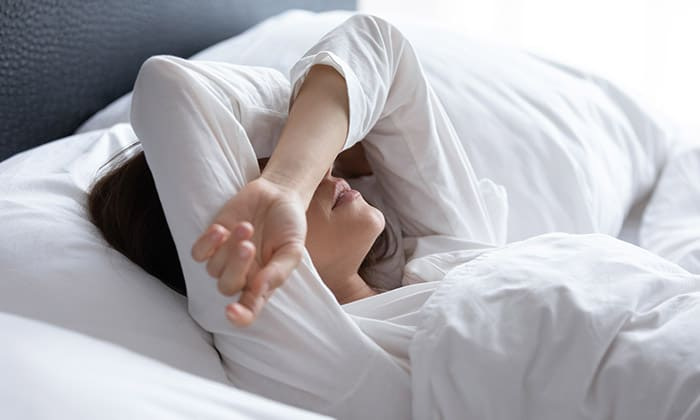 นอนหลับยาก อีกหนึ่งปัญหาใหญ่ในการนอนหลับ มีวิธีรักษาอย่างไรบ้าง