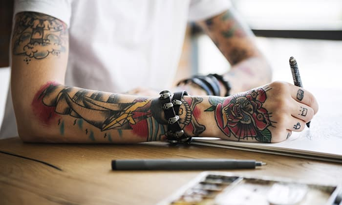 คันที่รอยสัก เป็นเพราะอะไร และควรบรรเทาอาการด้วยวิธีไหนดี