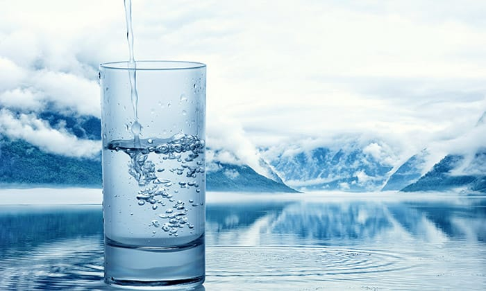 ใช่หรือมั่ว ชัวร์หรือไม่ ดื่มน้ำแร่ ได้ประโยชน์มากกว่าดื่มน้ำเปล่า จริงเหรอ