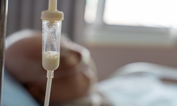 การให้อาหารทางสายยาง ผ่านหน้าท้อง ก่อให้เกิดอันตรายแก่ผู้ป่วย หรือไม่