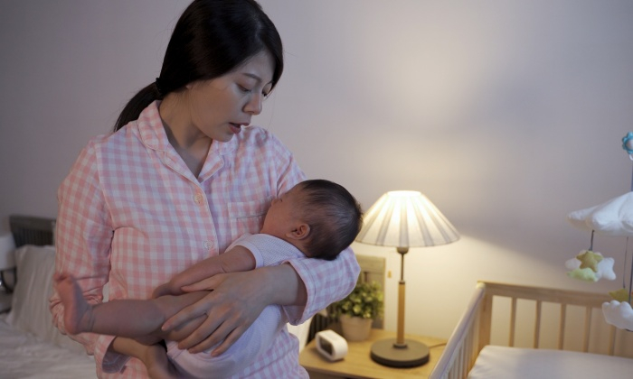 ลูกร้องไห้ กลางดึก พ่อแม่ควรจัดการปัญหานี้อย่างไรดี