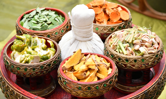 ศาสตร์การนวดประคบ ช่วยบรรเทาอาการเคล็ดขัดยอก