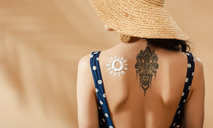 ทาครีมกันแดดที่รอยสัก วิธีรักษารอยสักให้สวยแม้โดนแดด