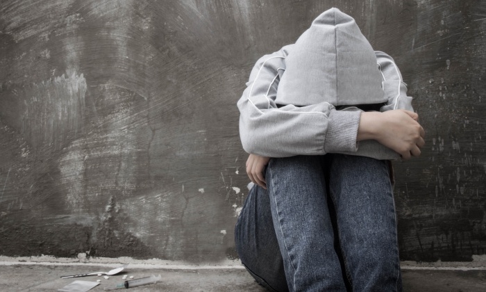 คนติดยา อาการ สาเหตุ และการรักษา