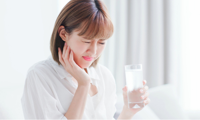 เคลือบฟันกร่อน สัญญาณอันตราย ที่อาจทำให้สุขภาพฟันเสีย