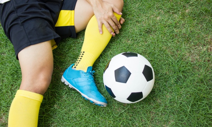 อาการบาดเจ็บจากการเล่นฟุตบอล หนุ่มสาวสายกีฬาควรระวัง