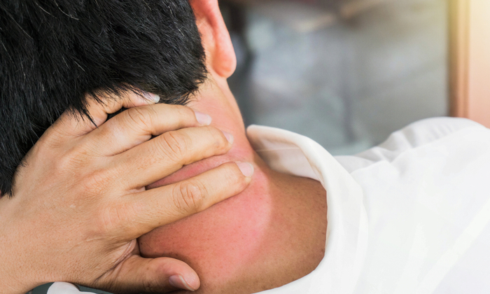 คอเคล็ด คอแข็ง ทําไง จะมีวิธีแก้คอเคล็ดอย่างไรได้บ้าง