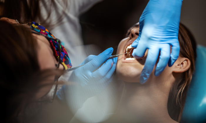 เรื่องที่ควรรู้ เมื่อจะ ตกแต่งฟันด้วยเรซินสีเหมือนฟัน