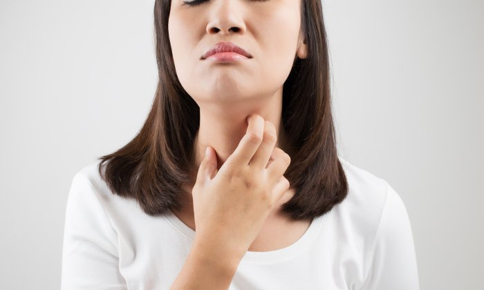 คอแห้งเพราะเป็นหวัด สาเหตุ อาการ และวิธีรักษาที่ควรรู้