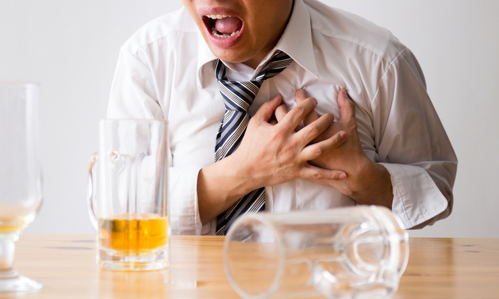 ปัจจัยเสี่ยงของโรคหัวใจห้องบนสั่นพลิ้ว กับสัญญาณเตือนที่ควรเข้าพบคุณหมอ