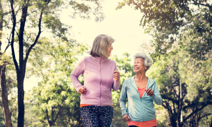 ผู้สูงอายุเดินออกกำลังกาย มีประโยชน์อย่างไร ทำไมถึงไม่ควรพลาด