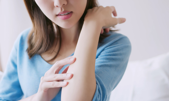 ผิวหนังหนา จากการเกาและเสียดสี มีวิธีรักษาอย่างไรบ้าง