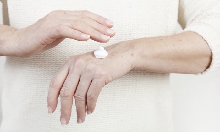 ดูแลผิวผู้สูงอายุ ยังไง ให้ยังสดใสเปล่งปลั่ง