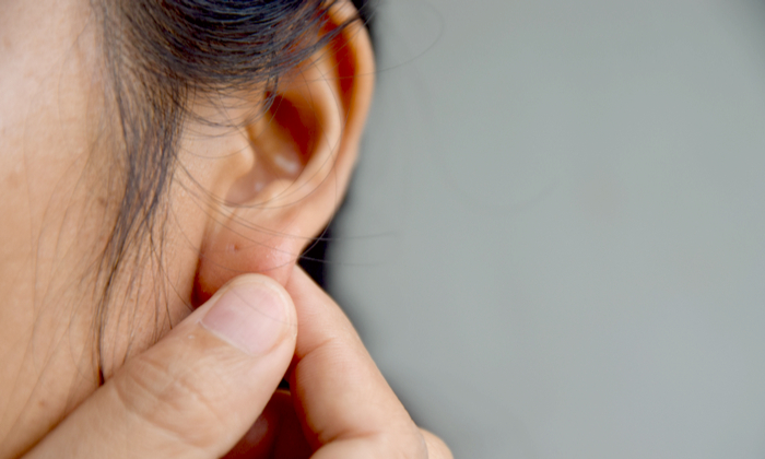 สิวที่ติ่งหู สาเหตุ การป้องกัน และการรักษา