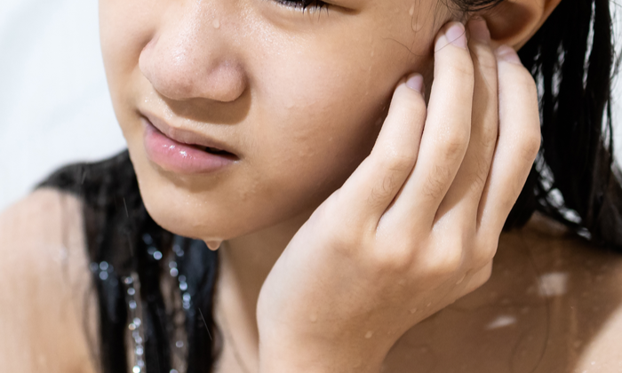 หูชั้นนอกอักเสบ อาการ สาเหตุ และวิธีรักษา