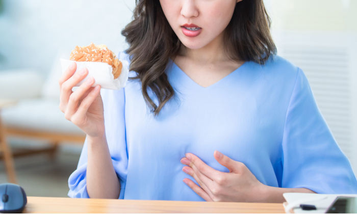 กรดไหลย้อน สาเหตุ อาการ และการรักษา