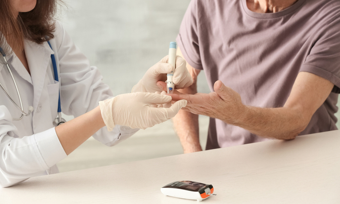 อาการเบาหวานขึ้น หรือภาวะน้ำตาลในเลือดสูง มีสัญญาณเตือนอย่างไร