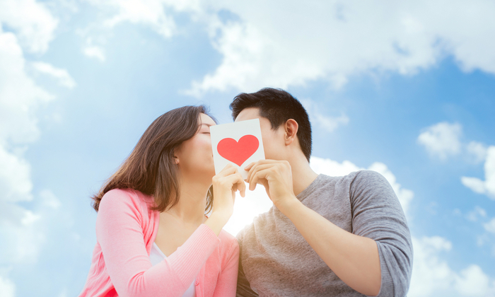 จูบกัน มีประโยชน์ และความเสี่ยงอย่างไร