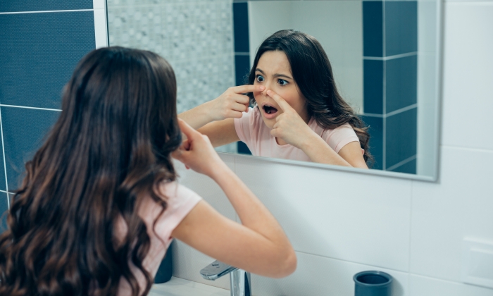 สิวในจมูก มีสาเหตุจากอะไร และมีวิธีรักษาอย่างไรบ้าง