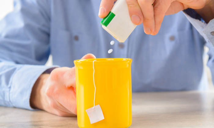 น้ำตาลเทียม คนเป็นเบาหวานกินได้หรือไม่ ส่งผลอย่างไรต่อสุขภาพ