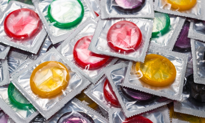 การใช้ถุงยางอนามัย ให้ถูกต้อง ไม่รั่ว ไม่หลุด และมีข้อควรระวังอะไรบ้าง