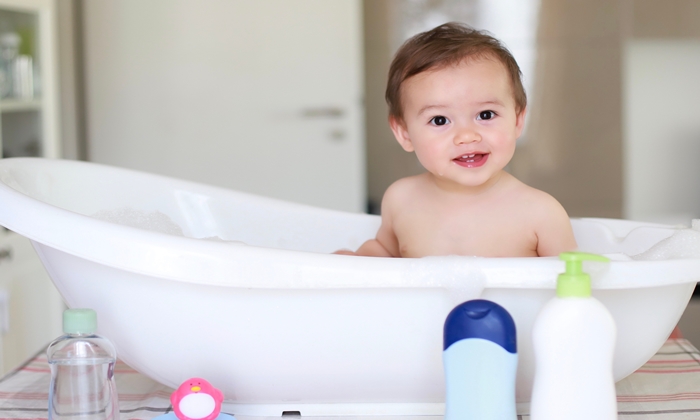 ครีมอาบน้ำเด็ก ควรเลือกซื้ออย่างไร และวิธีอาบน้ำเด็กอย่างปลอดภัย