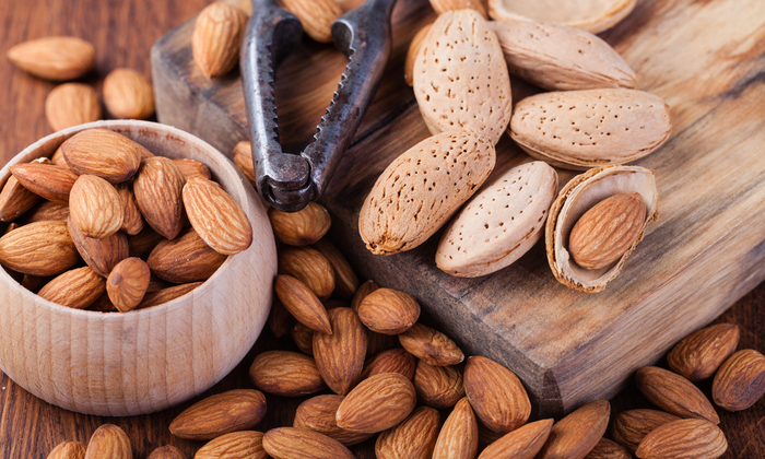 Almond ประโยชน์ และข้อควรระวังในการบริโภค