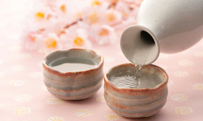 สาเก ประโยชน์และข้อควรระวังในการดื่ม