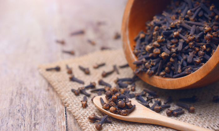 กานพลู ประโยชน์และข้อควรระวังในการใช้