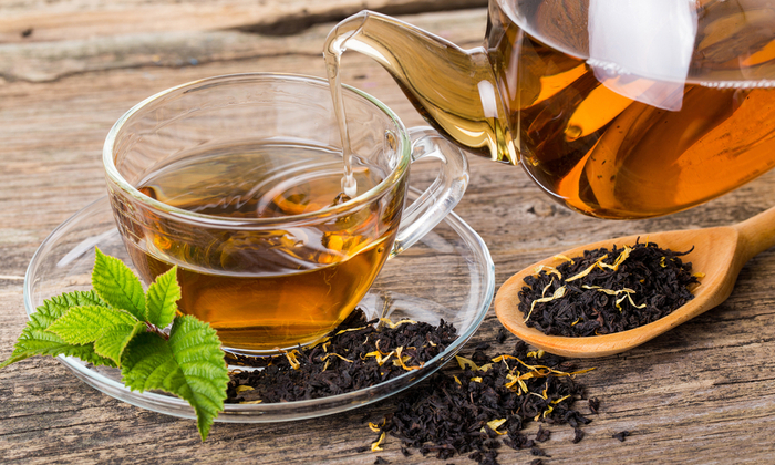 ชาดำ ประโยชน์และข้อควรระวังในการบริโภค