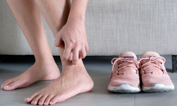 เชื้อราที่เท้า สาเหตุ อาการ และวิธีรักษา