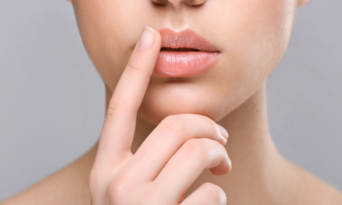 ยาม่วงทาปาก คือยาอะไร มีข้อควรระวังในการใช้อย่างไร