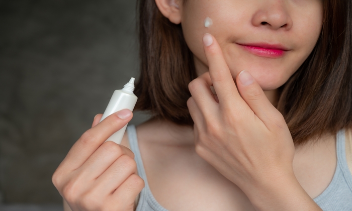 ยาแต้มสิว ที่ช่วยลดสิวอย่างได้ผล และการดูแลตัวเองเมื่อเป็นสิว