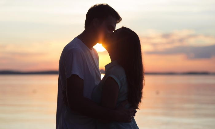 วิธีจูบ มีกี่รูปแบบ และมีข้อควรระวังอะไรบ้าง