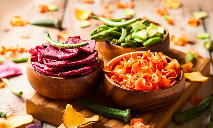 ผักอบกรอบ ประโยชน์และข้อควรระวังในการรับประทาน