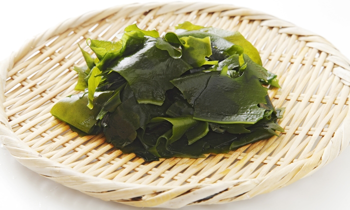 สาหร่ายวากาเมะ ประโยชน์ต่อสุขภาพ และข้อควรระวังในการบริโภค