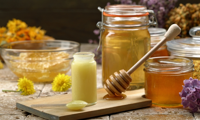 นมผึ้ง ประโยชน์ และข้อควรระวังในการบริโภค