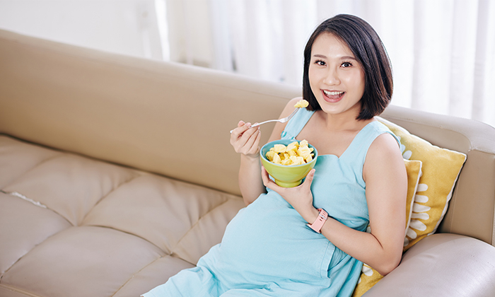 อาหารว่าง คนท้อง มีอะไรบ้าง และอาหารว่างแบบไหนที่ควรหลีกเลี่ยง