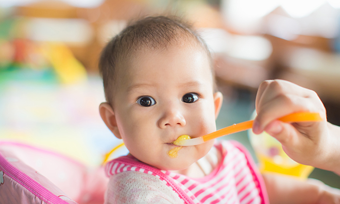 อาหารเด็กทารก ที่เหมาะสมสำหรับลูกน้อย มีอะไรบ้าง