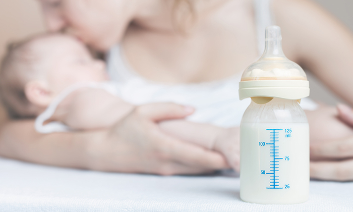 นมเด็กแรกเกิด ควรเป็นอย่างไร และควรให้เด็กกินอย่างไร