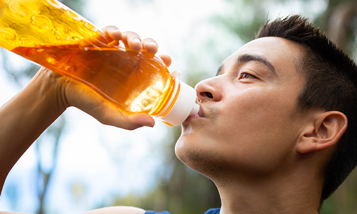 เกลือแร่มีประโยชน์อย่างไร และข้อควรระวังในการดื่ม