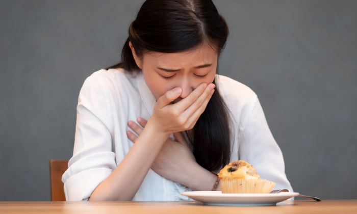 อาหารเป็นพิษ อาการ และการดูแลตัวเองเบื้องต้น